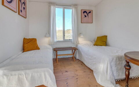 Jules - 300M from the Sea: Herbe, Maison, Toit, Chalet, Domicile, Arbuste, Ferme, Lot Terre, Zone Rurale
