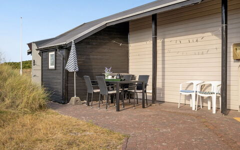 Jules - 300M from the Sea: Herbe, Maison, Toit, Chalet, Domicile, Arbuste, Ferme, Lot Terre, Zone Rurale