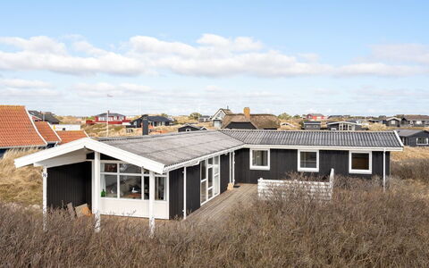 Faxi - 100M from the Sea: Arbuste, Design Urbain, Couverture De Sol, Brique, Appartement, Biens, Brickwork, Balcon, Aménagement Paysager