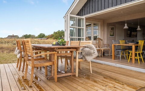 Urcu - 475M from the Sea: Meubles, Design Intérieur, Chaise, Sol, Table, Recours, Sol, Plafond, Pièce, Eco Hôtel