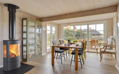 Urcu - 475M from the Sea: Meubles, Design Intérieur, Chaise, Sol, Table, Recours, Sol, Plafond, Pièce, Eco Hôtel