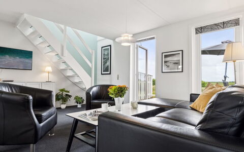 Akim - 2Km from the Sea: Design Intérieur, Meubles, Sol, Plafond, Canapé, Sol, Salon, Pièce, Appartement, Table