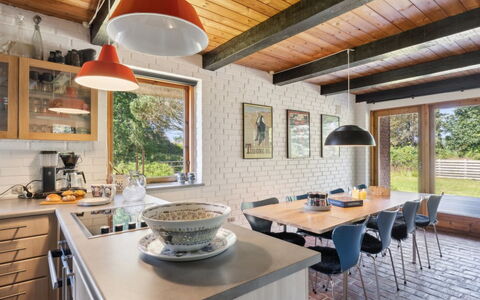 Jorinde - 2.8Km from the Sea: Bois, Plafond, Design Intérieur, Meubles, Cuisine, Domicile, Luminaire, Comptoir, Table Cuisine Et Salle A Manger, Pièce