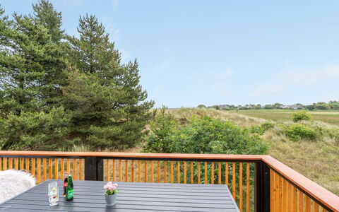 Jorinde - 2.8Km from the Sea: Bois, Meubles, Porche, Clôture, Plate-Forme, Tache De Bois, Dur, Balustrade, Balcon, Mobilier De Jardin