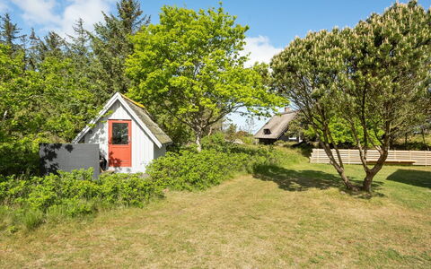 Jorinde - 2.8Km from the Sea: Meubles, Design Intérieur, Chaise, Sol, Table, Recours, Sol, Plafond, Pièce, Eco Hôtel