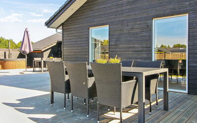 Anuk - 2.3Km from the Sea