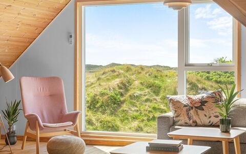 Taio - 500M from the Sea: Arbuste, Design Urbain, Couverture De Sol, Brique, Appartement, Biens, Brickwork, Balcon, Aménagement Paysager
