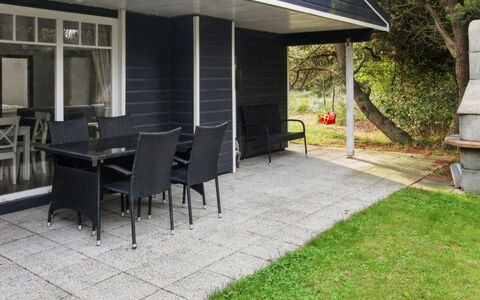 Heidie - 3.0Km from the Sea: Maison, Chalet, Toit, Batiments Jardin, Ombre, Cabanon, Arrière-Cour, Mobilier De Jardin, Cour, Pelouse