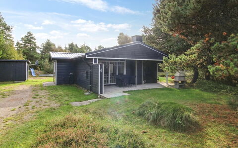Heidie - 3.0Km from the Sea: Maison, Chalet, Toit, Batiments Jardin, Ombre, Cabanon, Arrière-Cour, Mobilier De Jardin, Cour, Pelouse