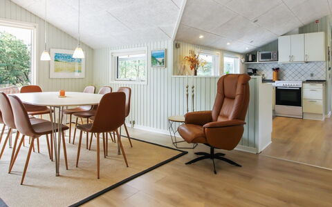 Keke - 2.5Km from the Sea: Arbuste, Design Urbain, Couverture De Sol, Brique, Appartement, Biens, Brickwork, Balcon, Aménagement Paysager