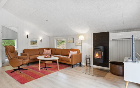 Keke - 2.5Km from the Sea: Arbuste, Design Urbain, Couverture De Sol, Brique, Appartement, Biens, Brickwork, Balcon, Aménagement Paysager
