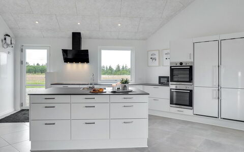 Fridel - 4Km from the Sea: Cuisine, Sol, Comptoir, Plafond, Appareil De Cuisine, Cabinetry, Principaux Appliance, Cuisinière, Design Intérieur, Électroménager