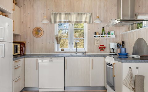 Granke - 3.8Km from the Sea: Cuisine, Appareil De Cuisine, Comptoir, Design Intérieur, Meubles, Principaux Appliance, Sol, Bois, Cabinetry, Plafond