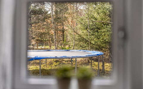 Granke - 3.8Km from the Sea: Trampoline, Trampolining - Materiel Et Fournitures, Lumière Du Soleil, Matin, Verre, Ombre, Trampolining, Daylighting