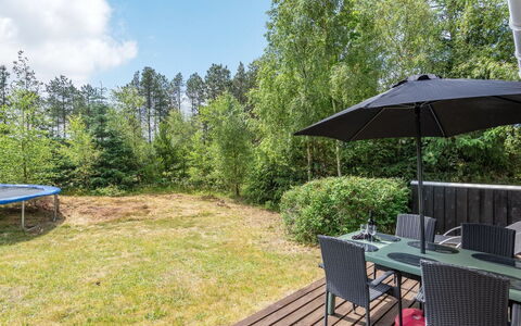 Granke - 3.8Km from the Sea: Toit, Maison, Lot Terre, Domicile, Chalet, Biens, Batiments Jardin, Ombre, Cabane En Rondins, Aménagement Paysager