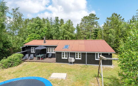Granke - 3.8Km from the Sea: Toit, Maison, Lot Terre, Domicile, Chalet, Biens, Batiments Jardin, Ombre, Cabane En Rondins, Aménagement Paysager