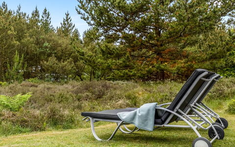 Saxi - 2.6Km from the Sea: Meubles, Design Intérieur, Chaise, Sol, Table, Recours, Sol, Plafond, Pièce, Eco Hôtel