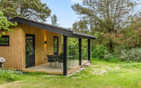 Saxi - 2.6Km from the Sea: Meubles, Design Intérieur, Chaise, Sol, Table, Recours, Sol, Plafond, Pièce, Eco Hôtel