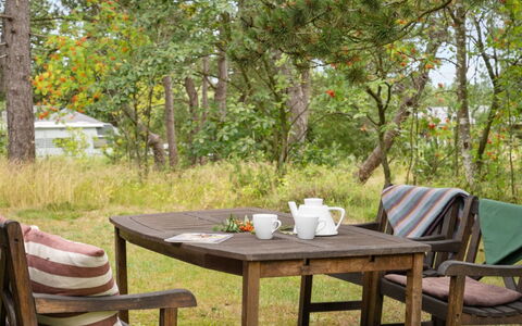 Saxi - 2.6Km from the Sea: Meubles, Design Intérieur, Chaise, Sol, Table, Recours, Sol, Plafond, Pièce, Eco Hôtel