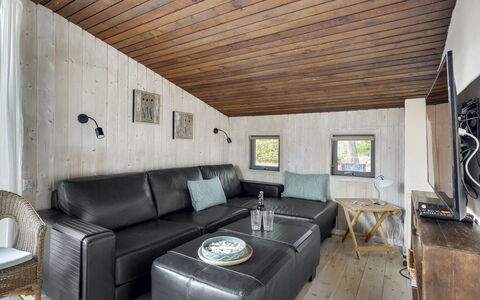 Saxi - 2.6Km from the Sea: Design Intérieur, Meubles, Sol, Canapé, Bois, Plafond, Sol, Salon, Pièce, Parquet