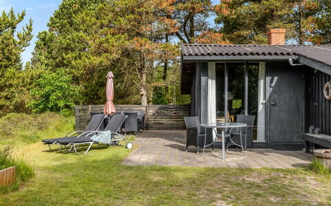 Saxi - 2.6Km from the Sea: Meubles, Design Intérieur, Chaise, Sol, Table, Recours, Sol, Plafond, Pièce, Eco Hôtel