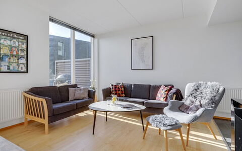 Pirkko - 100M from the Sea: Meubles, Design Intérieur, Sol, Sol, Canapé, Mur, Parquet, Bois, Salon, Pièce