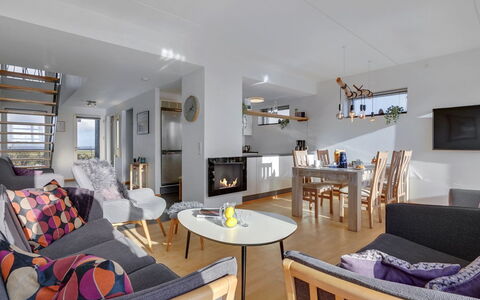 Pirkko - 100M from the Sea: Meubles, Design Intérieur, Sol, Sol, Canapé, Pièce, Bois, Salon, Plafond, Chaise