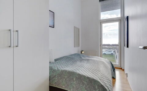 Pirkko - 100M from the Sea: Design Intérieur, Bois, Sol, Sol, Chambre, Lit, Plafond, Appartement, Meubles, Drap De Lit