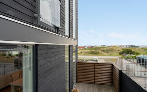 Pirkko - 100M from the Sea: Bois, Composite, Siding, Appartement, Métal, Balcon, Daylighting, Verre, Dur, Planche