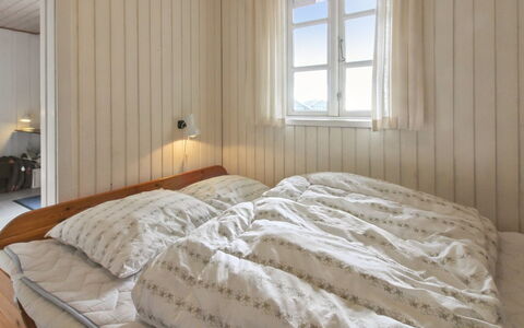 Gertruda - 2.3Km from the Sea: Bois, Chambre, Lit, Drap De Lit, Sol, Literie, Sol, Linge, Design Intérieur, Cadre De Lit