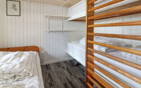 Gertruda - 2.3Km from the Sea: Sol, Sol, Bois, Design Intérieur, Lit, Lit Superposé, Chambre, Plafond, Drap De Lit, Tache De Bois