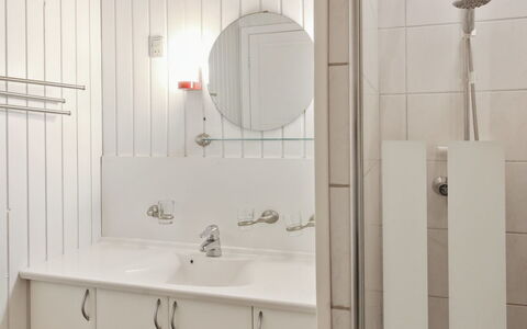 Gertruda - 2.3Km from the Sea: Lavabo, Salle De Bains, Luminaire Plomberie, Évier, Mur, Sol, Design Intérieur, Robinet, Sol, Plomberie