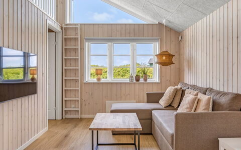 Mikka - 450M from the Sea: Maison, Chalet, Toit, Domicile, Siding, Biens, Ferme, Batiments Jardin, Pelouse, Jardin