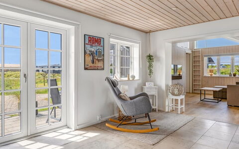 Mikka - 450M from the Sea: Maison, Chalet, Toit, Domicile, Siding, Biens, Ferme, Batiments Jardin, Pelouse, Jardin