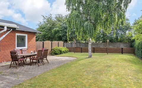 Philip - 2Km from the Sea: Bois, Tache De Bois, Planche, Dur, Chalet, Plate-Forme, Siding, Ombre, Parquet, Batiments Jardin
