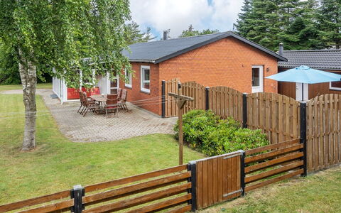 Philip - 2Km from the Sea: Bois, Tache De Bois, Planche, Dur, Chalet, Plate-Forme, Siding, Ombre, Parquet, Batiments Jardin