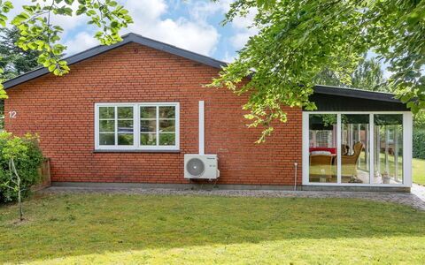 Philip - 2Km from the Sea: Bois, Tache De Bois, Planche, Dur, Chalet, Plate-Forme, Siding, Ombre, Parquet, Batiments Jardin