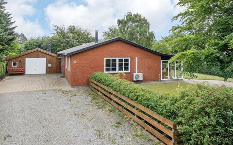 Philip - 2Km from the Sea: Bois, Tache De Bois, Planche, Dur, Chalet, Plate-Forme, Siding, Ombre, Parquet, Batiments Jardin
