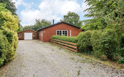 Philip - 2Km from the Sea: Bois, Tache De Bois, Planche, Dur, Chalet, Plate-Forme, Siding, Ombre, Parquet, Batiments Jardin