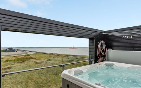 Leto - 2Km from the Sea: Herbe, Maison, Toit, Domicile, Chalet, Arbuste, Lot Terre, Zone Rurale, Ferme, Couverture De Sol