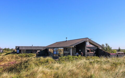 Alim - 300M from the Sea: Biens, Ferme