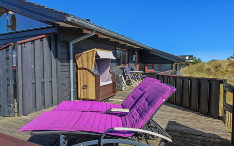 Alim - 300M from the Sea: Biens, Ferme