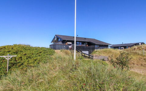 Alim - 300M from the Sea: Biens, Ferme