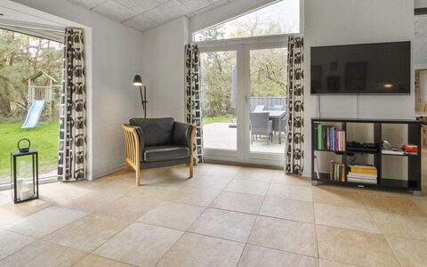 Vieno - 2.6Km from the Sea: Sol, Sol, Design Intérieur, Plafond, Meubles, Tuile, Pièce, Salon, Chaise
