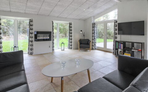 Vieno - 2.6Km from the Sea: Design Intérieur, Sol, Bois, Plafond, Meubles, Sol, Salon, Domicile, Canapé, Pièce