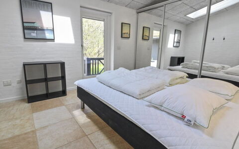 Vieno - 2.6Km from the Sea: Chambre, Lit, Sol, Design Intérieur, Sol, Meubles, Plafond, Literie, Drap De Lit, Pièce
