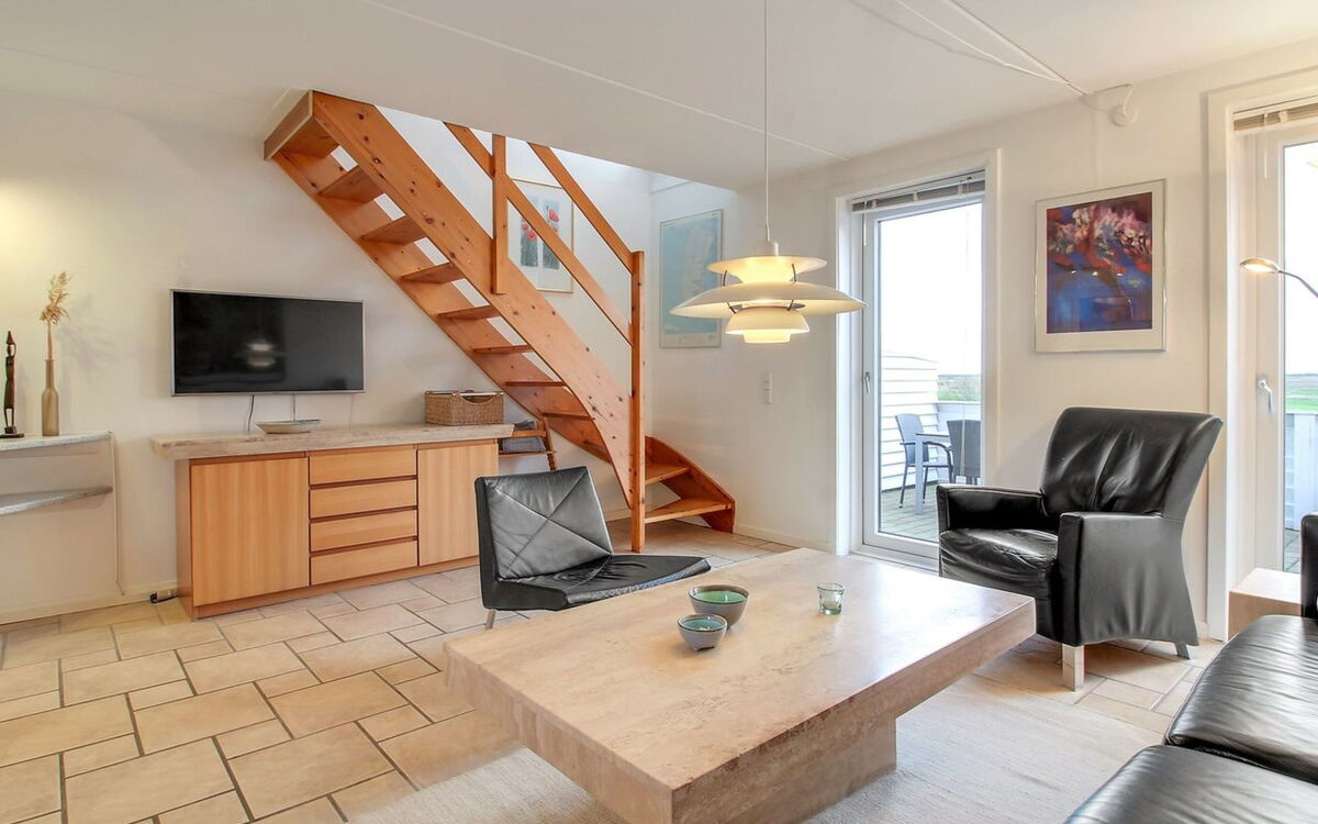 sakari - 300m From The Sea