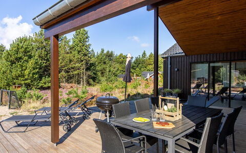 Heidi - 1Km from the Sea: Bois, Porche, Meubles, Ombre, Plate-Forme, Dur, Chaise, Mobilier De Jardin, Tache De Bois, Parquet
