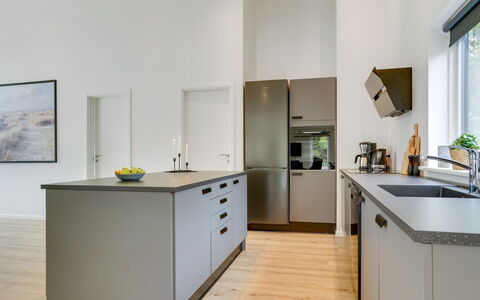 Heidi - 1Km from the Sea: Cuisine, Comptoir, Appareil De Cuisine, Design Intérieur, Sol, Meubles, Cabinetry, Sol, Bois, Principaux Appliance