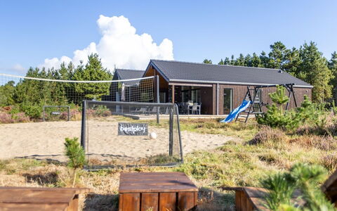 Heidi - 1Km from the Sea: Domicile, Maison, Toit, Chalet, Lot Terre, Siding, Batiments Jardin, Ombre, Biens, Cabanon